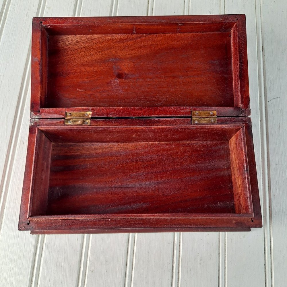 Hand Carved & Painted Wooden Trinket / Keepsake Box - Picture 9 of 10